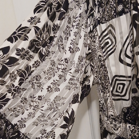 Elegant Black and White Blouse Young Threads - Picture 3 of 6